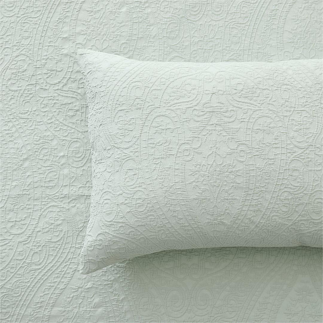 https://s3-ap-southeast-2.amazonaws.com/fusionfactory.commerceconnect.bbnt.production/pim_media/000/185/703/M_F_W25_Bedlinen_BOP_Alba_Green_Detail-2_SI.jpg?1735534616