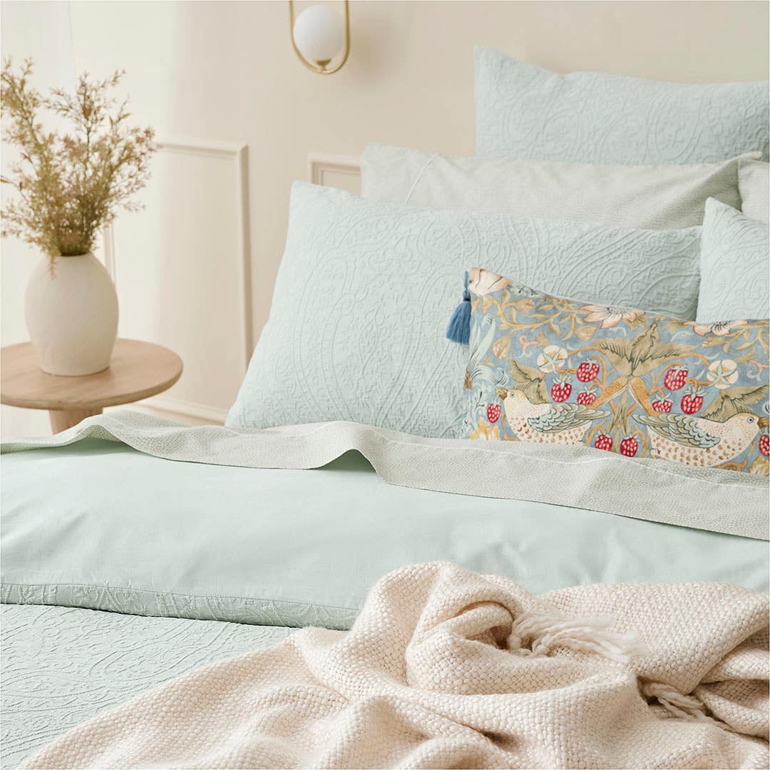 https://s3-ap-southeast-2.amazonaws.com/fusionfactory.commerceconnect.bbnt.production/pim_media/000/185/698/M_F_W25_Bedlinen_BOP_Alba_Green_Marketing_Detail-1_SI.jpg?1735534614
