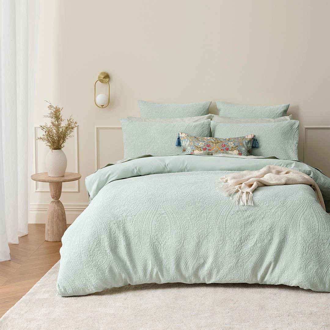 https://s3-ap-southeast-2.amazonaws.com/fusionfactory.commerceconnect.bbnt.production/pim_media/000/185/704/M_F_W25_Bedlinen_BOP_Alba_Green_QQC_SI.jpg?1735534636