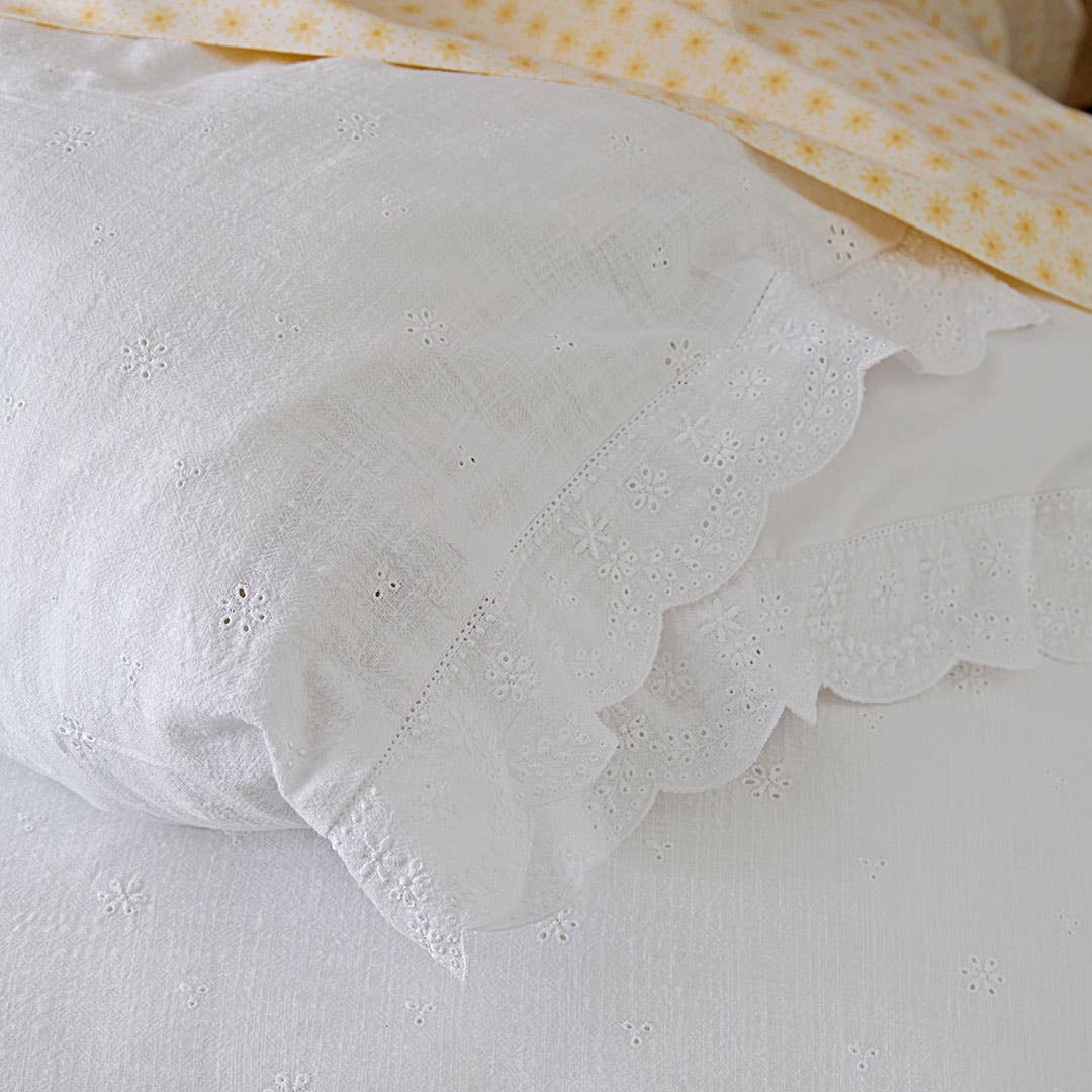https://s3-ap-southeast-2.amazonaws.com/fusionfactory.commerceconnect.bbnt.production/pim_media/000/179/561/M_F_W25_Bedlinen_BOP_Alina_QQC_Markerting_3_SI.jpg?1733455347