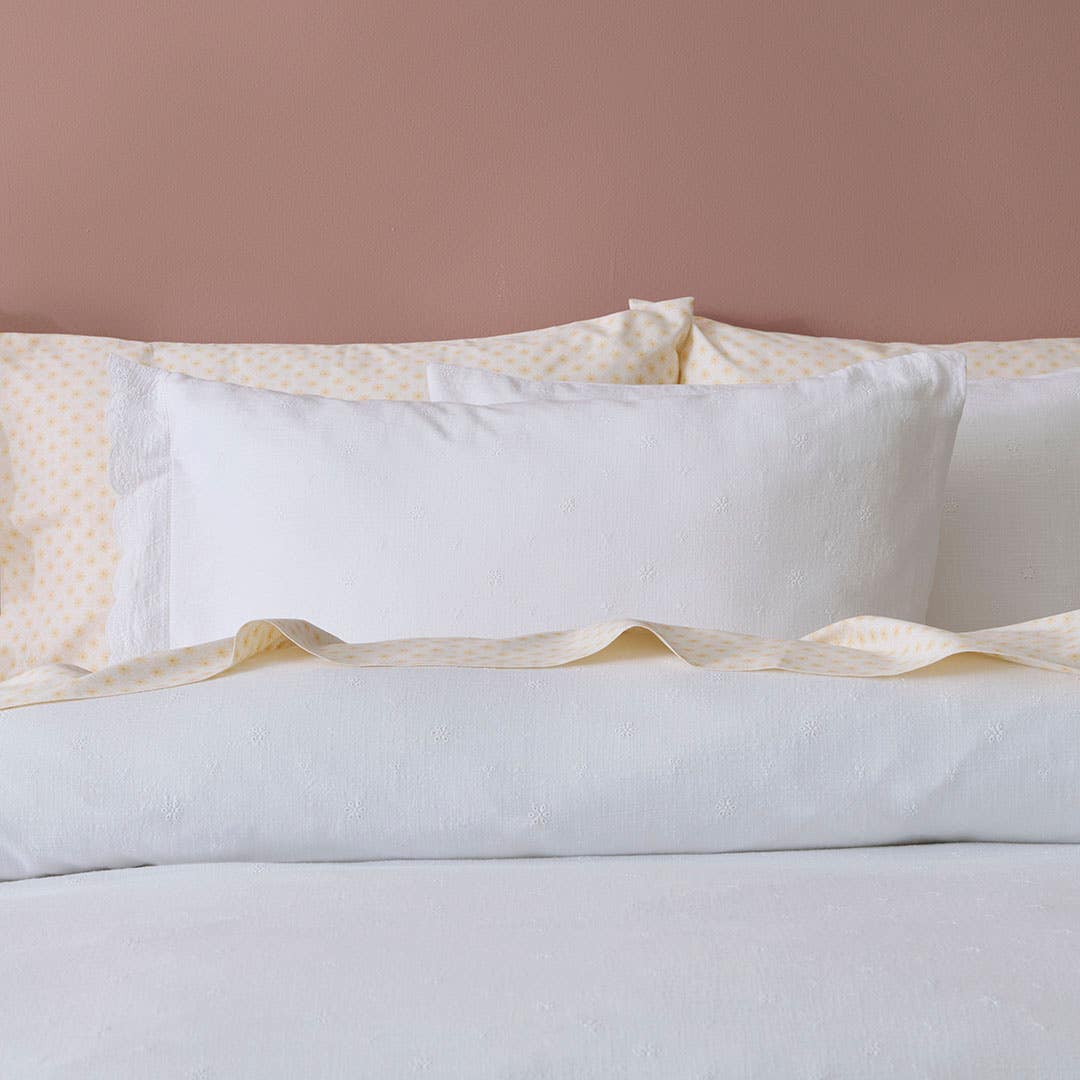 https://s3-ap-southeast-2.amazonaws.com/fusionfactory.commerceconnect.bbnt.production/pim_media/000/179/563/M_F_W25_Bedlinen_BOP_Alina_QQC_Pillow_SI.jpg?1733455348