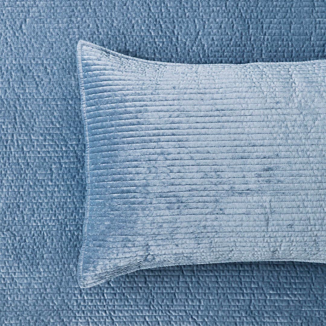 https://s3-ap-southeast-2.amazonaws.com/fusionfactory.commerceconnect.bbnt.production/pim_media/000/179/726/M_F_W25_Bedlinen_BOP_Blake_Coverlet_Steal_Blue_Detail_2_SI.jpg?1733458608