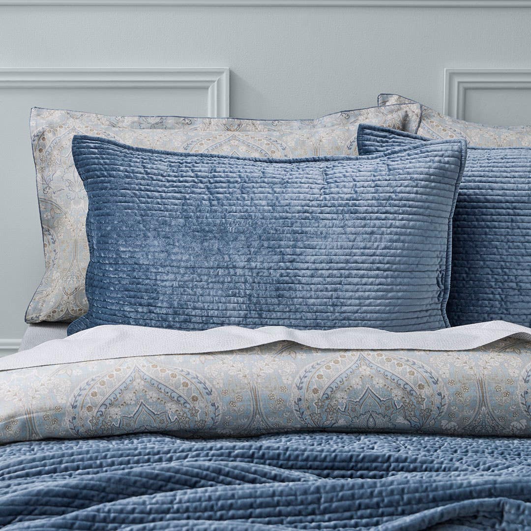 https://s3-ap-southeast-2.amazonaws.com/fusionfactory.commerceconnect.bbnt.production/pim_media/000/179/723/M_F_W25_Bedlinen_BOP_Blake_Coverlet_Steal_Blue_Pillow_SI.jpg?1733458608