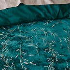 https://s3-ap-southeast-2.amazonaws.com/fusionfactory.commerceconnect.bbnt.production/pim_media/000/178/032/M_F_W25_Bedlinen_BOP_Daylesford_QQC_Detail_1_SI.jpg?1732253151