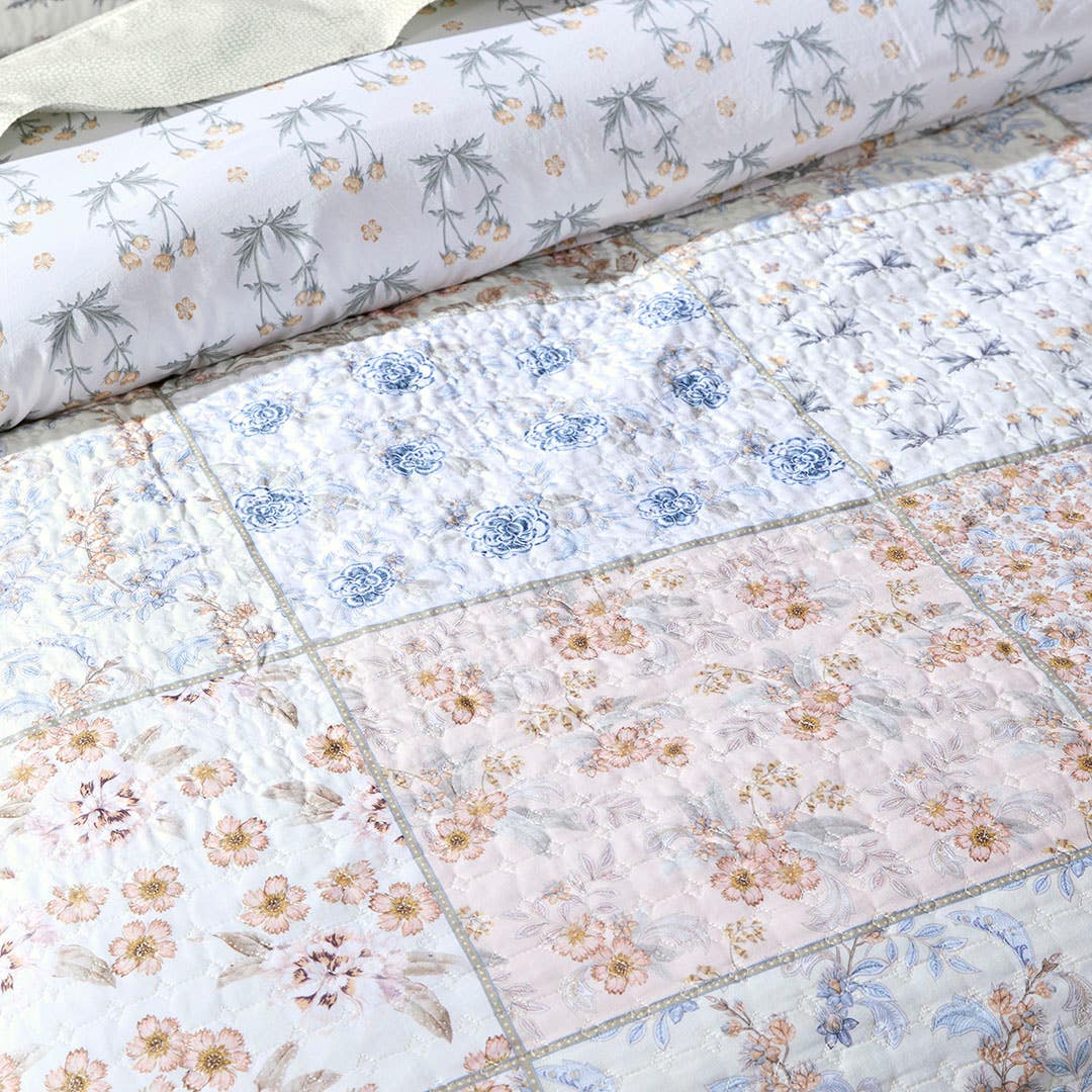 https://s3-ap-southeast-2.amazonaws.com/fusionfactory.commerceconnect.bbnt.production/pim_media/000/176/310/M_F_W25_Bedlinen_BOP_Florin_QQC_Detail_1_SI.jpg?1731989456