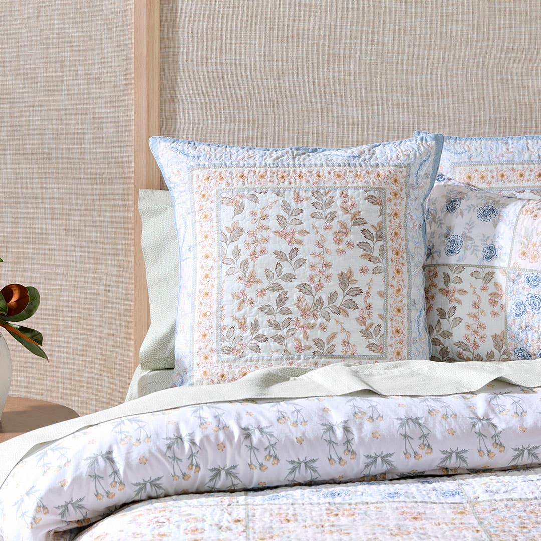 https://s3-ap-southeast-2.amazonaws.com/fusionfactory.commerceconnect.bbnt.production/pim_media/000/176/312/M_F_W25_Bedlinen_BOP_Florin_QQC_Euro_SI.jpg?1731989456