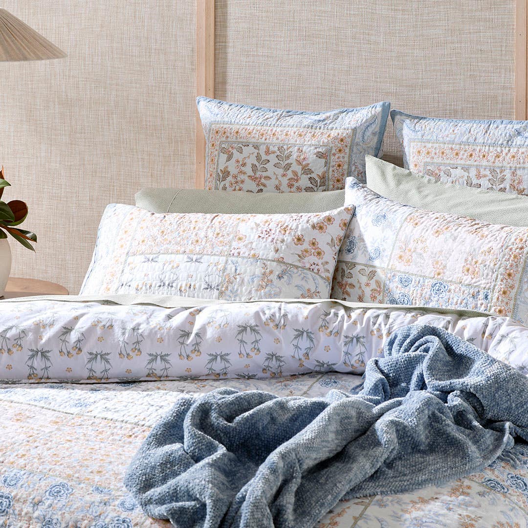 https://s3-ap-southeast-2.amazonaws.com/fusionfactory.commerceconnect.bbnt.production/pim_media/000/176/313/M_F_W25_Bedlinen_BOP_Florin_QQC_Marketing_3_SI.jpg?1731989456