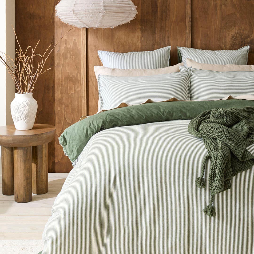 https://s3-ap-southeast-2.amazonaws.com/fusionfactory.commerceconnect.bbnt.production/pim_media/000/176/394/M_F_W25_Bedlinen_BOP_Levi_Moss_QQC_Marketing_3_SI.jpg?1731991949