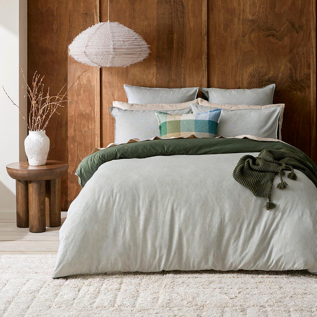 https://s3-ap-southeast-2.amazonaws.com/fusionfactory.commerceconnect.bbnt.production/pim_media/000/176/397/M_F_W25_Bedlinen_BOP_Levi_Moss_QQC_SI.jpg?1731991967