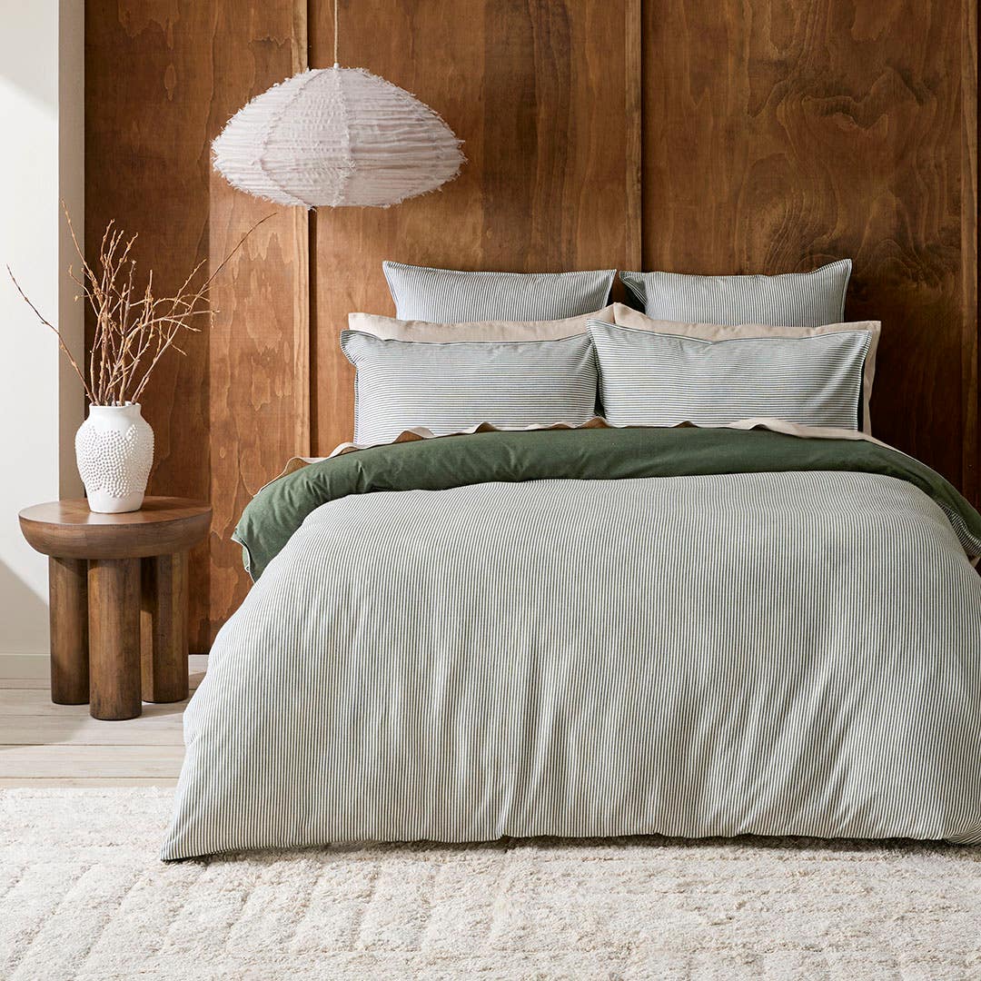 https://s3-ap-southeast-2.amazonaws.com/fusionfactory.commerceconnect.bbnt.production/pim_media/000/176/396/M_F_W25_Bedlinen_BOP_Levi_Moss_QQC_V2_SI.jpg?1731991949
