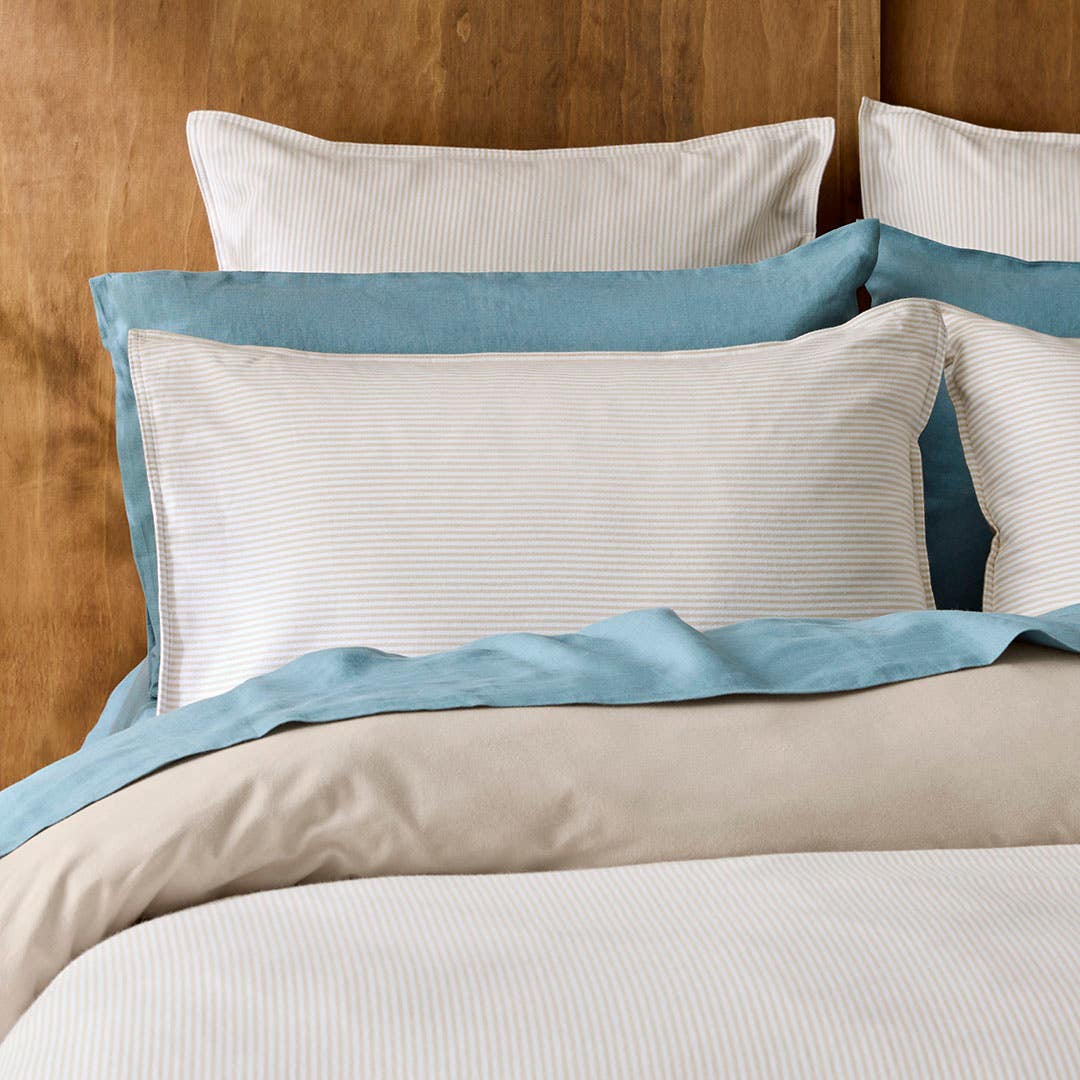 https://s3-ap-southeast-2.amazonaws.com/fusionfactory.commerceconnect.bbnt.production/pim_media/000/176/424/M_F_W25_Bedlinen_BOP_Levi_Oat_QQC_Pillow_SI.jpg?1731992813