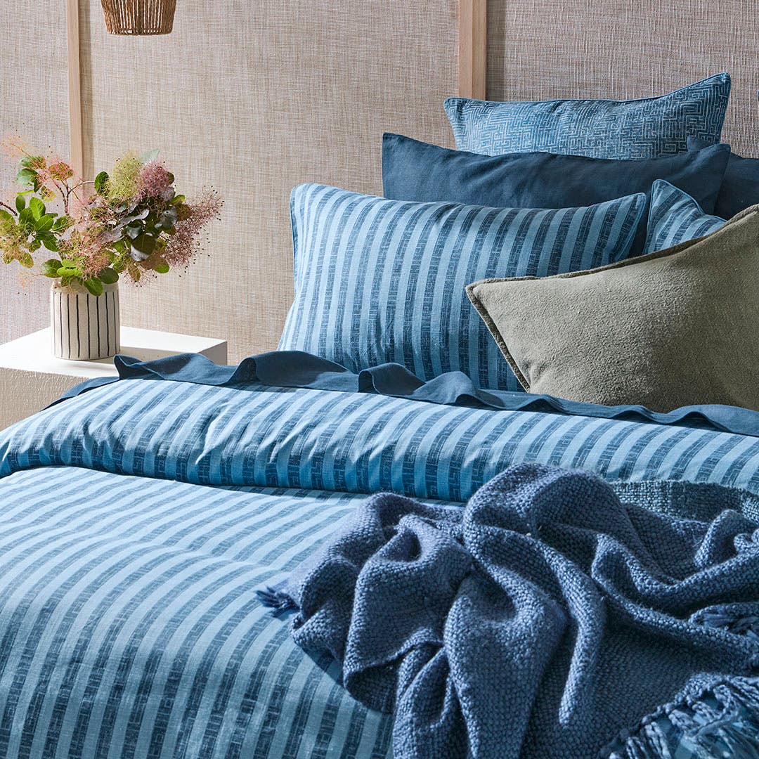 https://s3-ap-southeast-2.amazonaws.com/fusionfactory.commerceconnect.bbnt.production/pim_media/000/176/491/M_F_W25_Bedlinen_BOP_Remington_QQC_Marketing_2_SI.jpg?1732077399