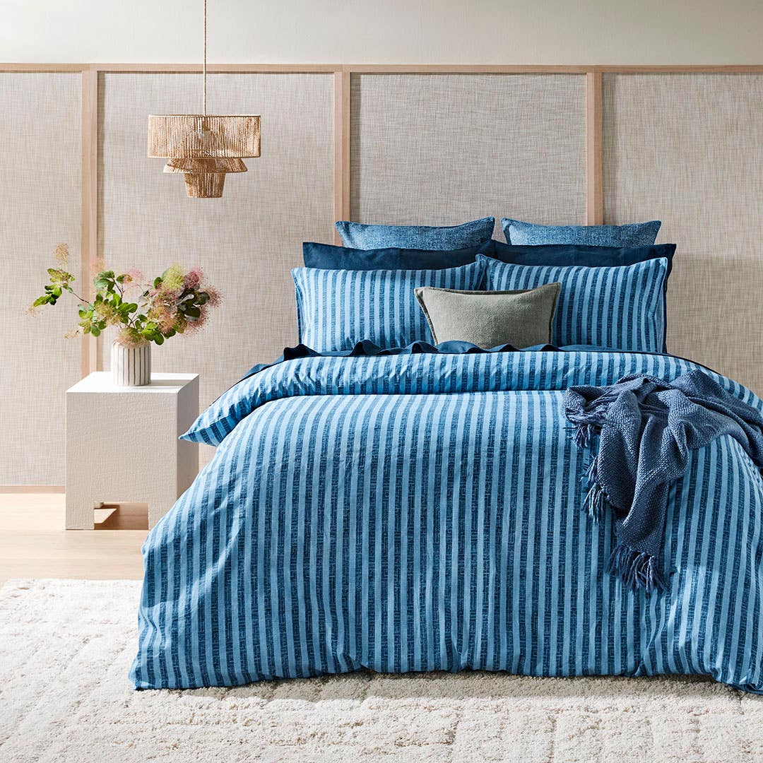 https://s3-ap-southeast-2.amazonaws.com/fusionfactory.commerceconnect.bbnt.production/pim_media/000/176/493/M_F_W25_Bedlinen_BOP_Remington_QQC_SI.jpg?1732077426