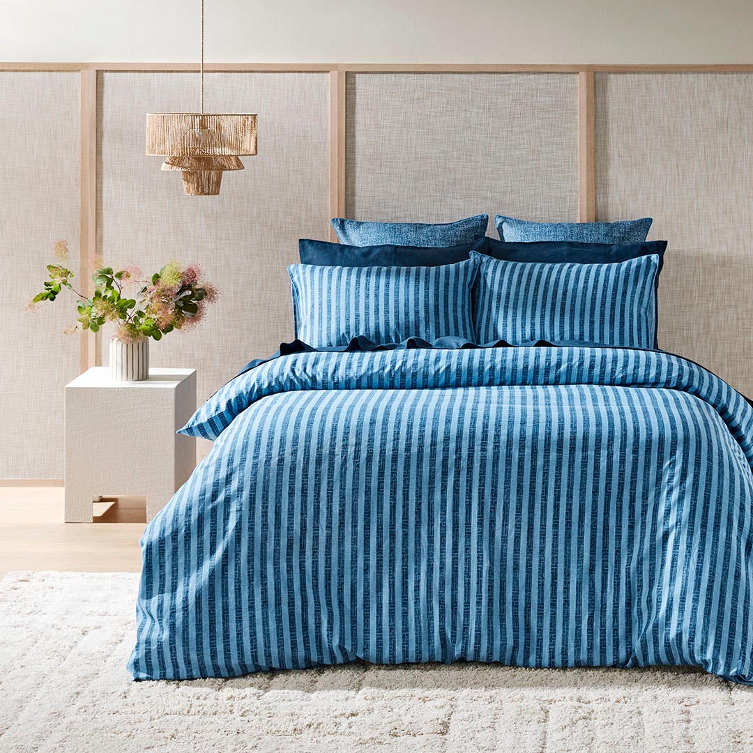 https://s3-ap-southeast-2.amazonaws.com/fusionfactory.commerceconnect.bbnt.production/pim_media/000/176/487/M_F_W25_Bedlinen_BOP_Remington_QQC_V2_SI.jpg?1732077398