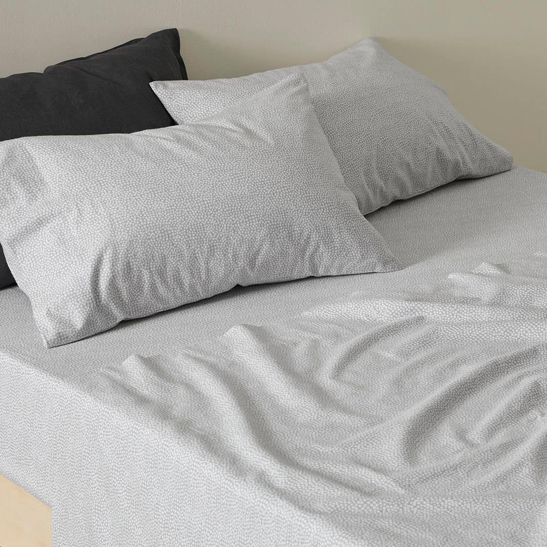 https://s3-ap-southeast-2.amazonaws.com/fusionfactory.commerceconnect.bbnt.production/pim_media/000/175/569/M_F_W25_Flannelette_Ikura_Gey_Detail-02_SI.jpg?1730959159