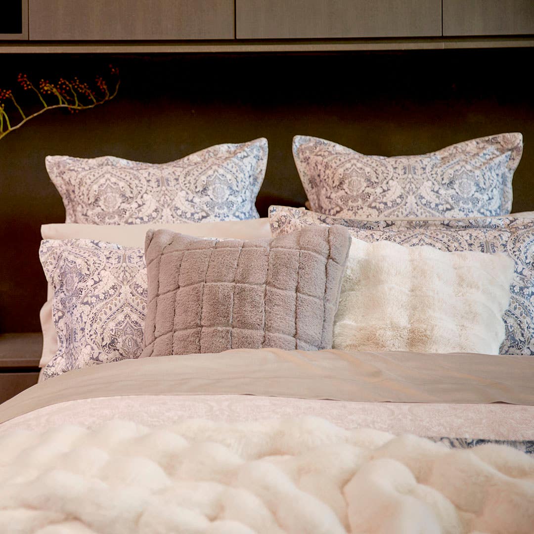 https://s3-ap-southeast-2.amazonaws.com/fusionfactory.commerceconnect.bbnt.production/pim_media/000/191/960/M_F_W25_LS_Location_Antonio_Malmo_Sable_Fur_Cushion_Throw_Ivory_Detail_4_SI.jpg?1743054649