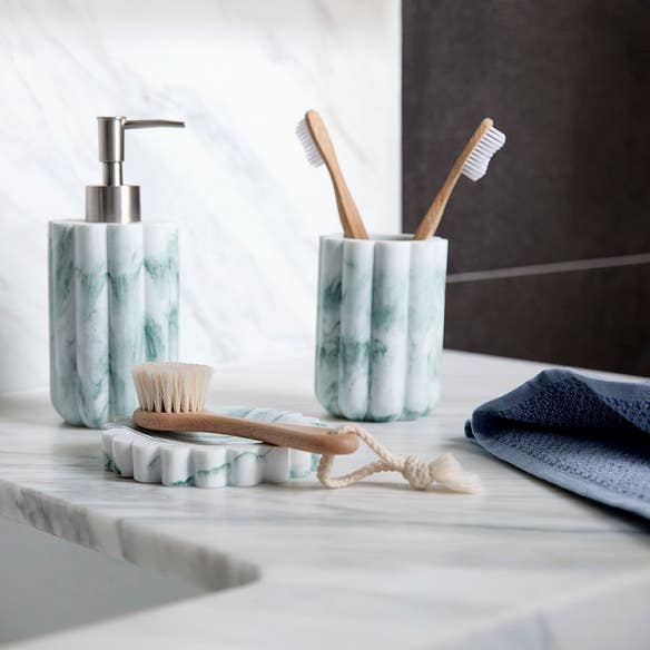 https://s3-ap-southeast-2.amazonaws.com/fusionfactory.commerceconnect.bbnt.production/pim_media/000/191/821/M_F_W25_LS_Location_Bathroom_Ceramic_Accessorys_Tyler_Jude_Bale_Sky_Blue_Detail_3_SI.jpg?1743038263