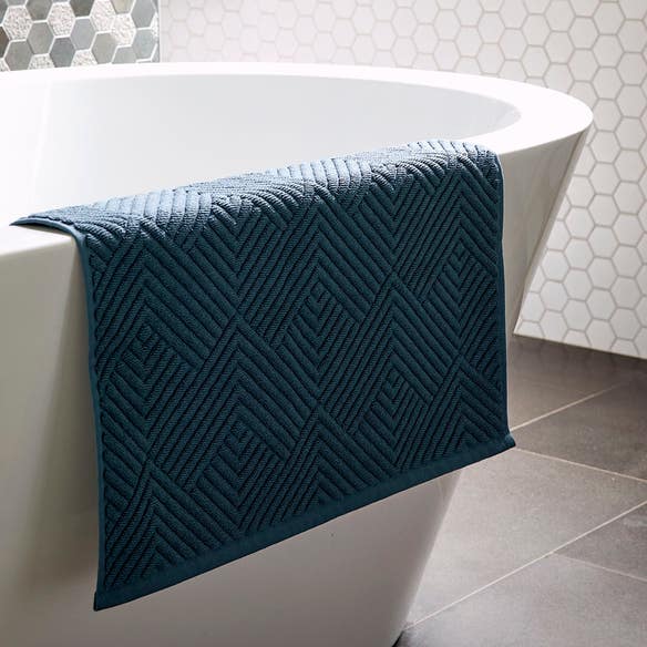 https://s3-ap-southeast-2.amazonaws.com/fusionfactory.commerceconnect.bbnt.production/pim_media/000/191/998/M_F_W25_LS_Location_Bathroom_Kinsley_Steel_Blue_Range_2_SI.jpg?1743113180