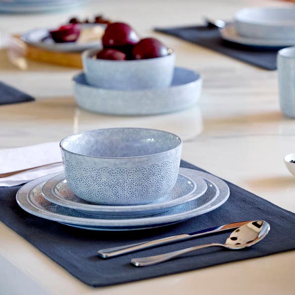 https://s3-ap-southeast-2.amazonaws.com/fusionfactory.commerceconnect.bbnt.production/pim_media/000/192/492/M_F_W25_LS_Location_Dining_Auburn_Blue_Detail_6_SI.jpg?1743550299