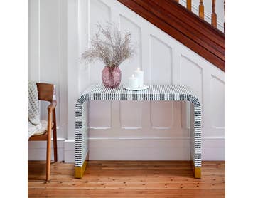 https://s3-ap-southeast-2.amazonaws.com/fusionfactory.commerceconnect.bbnt.production/pim_media/000/191/958/M_F_W25_LS_Location_Furniture_Ellery_Inlay_Console_Household_Pillar_Candle-Dalia_Glass_Vase_SI.jpg?1743054566