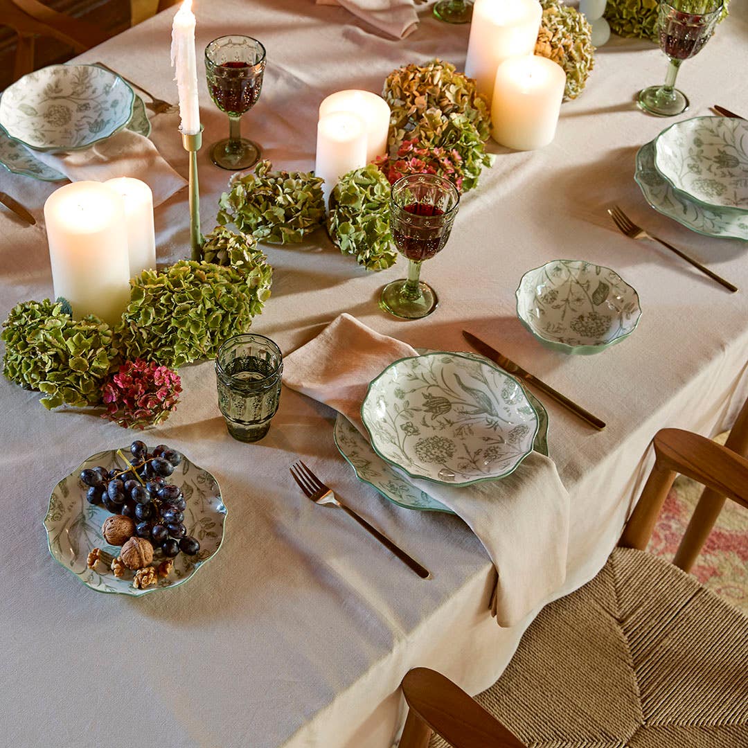 https://s3-ap-southeast-2.amazonaws.com/fusionfactory.commerceconnect.bbnt.production/pim_media/000/191/842/M_F_W25_LS_Location_Shot-26_Dining_Avignon-V3_SI.jpg?1743039589