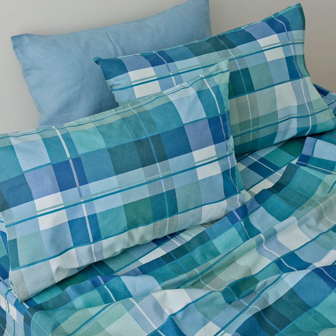 https://s3-ap-southeast-2.amazonaws.com/fusionfactory.commerceconnect.bbnt.production/pim_media/000/188/093/M_F_W25_SS_Flannelette_Madison_Blue_Detail-02_SI.jpg?1737525469