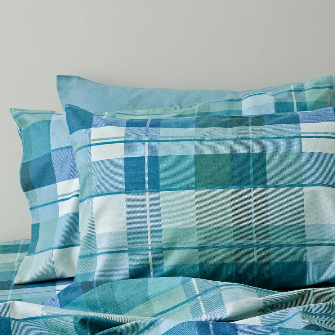https://s3-ap-southeast-2.amazonaws.com/fusionfactory.commerceconnect.bbnt.production/pim_media/000/188/094/M_F_W25_SS_Flannelette_Madison_Blue_Detail-03_SI.jpg?1737525469