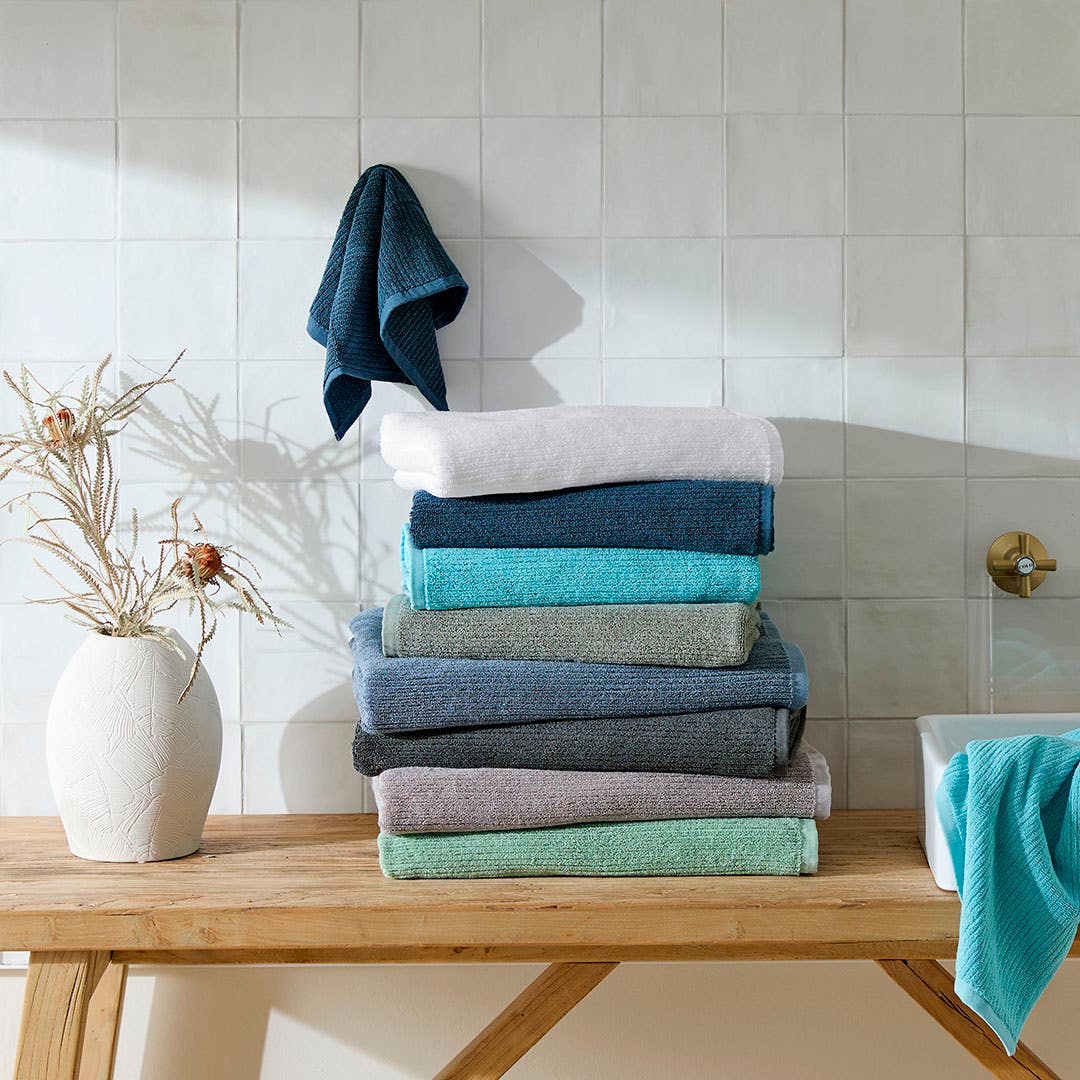 https://s3-ap-southeast-2.amazonaws.com/fusionfactory.commerceconnect.bbnt.production/pim_media/000/189/431/M_F_W25_Towels_LS_Studio_Boston_SI.jpg?1739482775