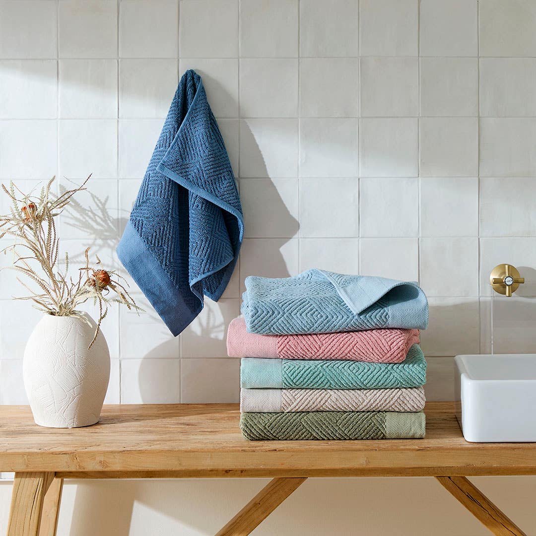 https://s3-ap-southeast-2.amazonaws.com/fusionfactory.commerceconnect.bbnt.production/pim_media/000/189/795/M_F_W25_Towels_LS_Studio_Kinsley_SI.jpg?1740020802