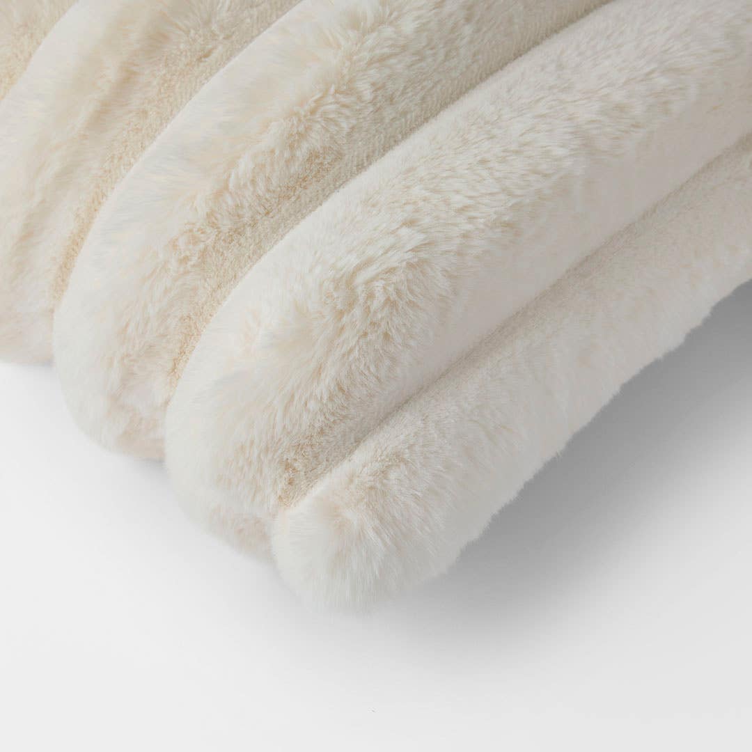 https://s3-ap-southeast-2.amazonaws.com/fusionfactory.commerceconnect.bbnt.production/pim_media/000/210/006/M_F_W26_Alaska-Fur-Cushion_Ivory_26895101_Detail-01_SI.jpg?1771217802