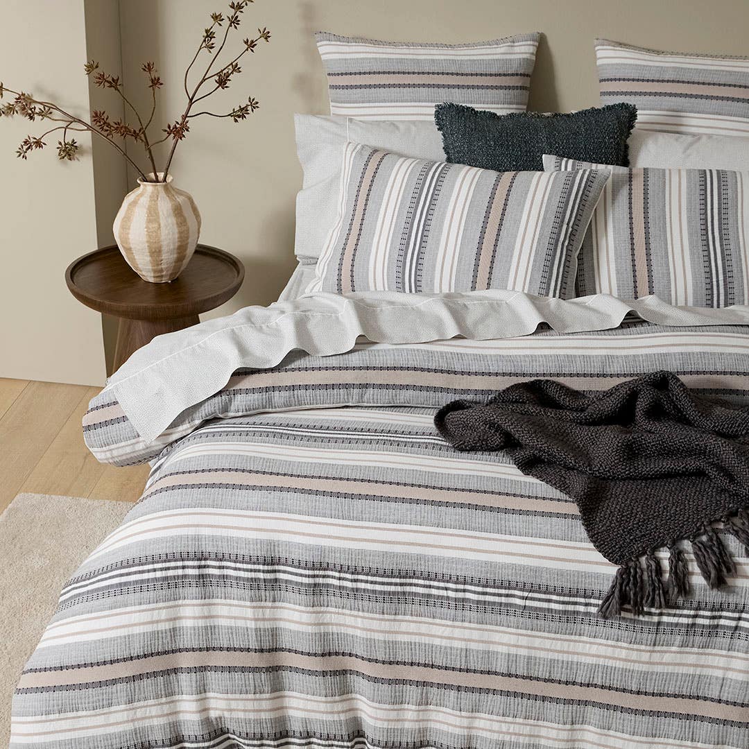 https://s3-ap-southeast-2.amazonaws.com/fusionfactory.commerceconnect.bbnt.production/pim_media/000/206/558/M_F_W26_Bedlinen_BOP_Bartel_QQC_Marketing_SI.jpg?1767325666