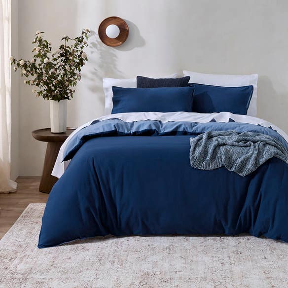 https://s3-ap-southeast-2.amazonaws.com/fusionfactory.commerceconnect.bbnt.production/pim_media/000/205/339/M_F_W26_Bedlinen_BOP_Fabian-Denim-Navy_QQC_SI.jpg?1765323375