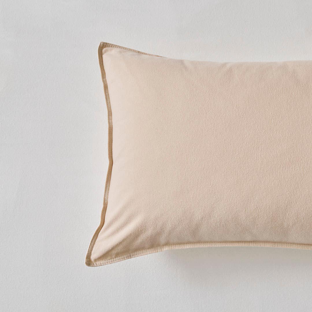 https://s3-ap-southeast-2.amazonaws.com/fusionfactory.commerceconnect.bbnt.production/pim_media/000/205/298/M_F_W26_Bedlinen_BOP_Fabian_Ivory-Natural_Reverse_QQC_Detail-2_V2_SI.jpg?1765321718