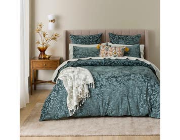 https://s3-ap-southeast-2.amazonaws.com/fusionfactory.commerceconnect.bbnt.production/pim_media/000/206/086/M_F_W26_Bedlinen_BOP_Fernvale_QQC_SI.jpg?1767138869