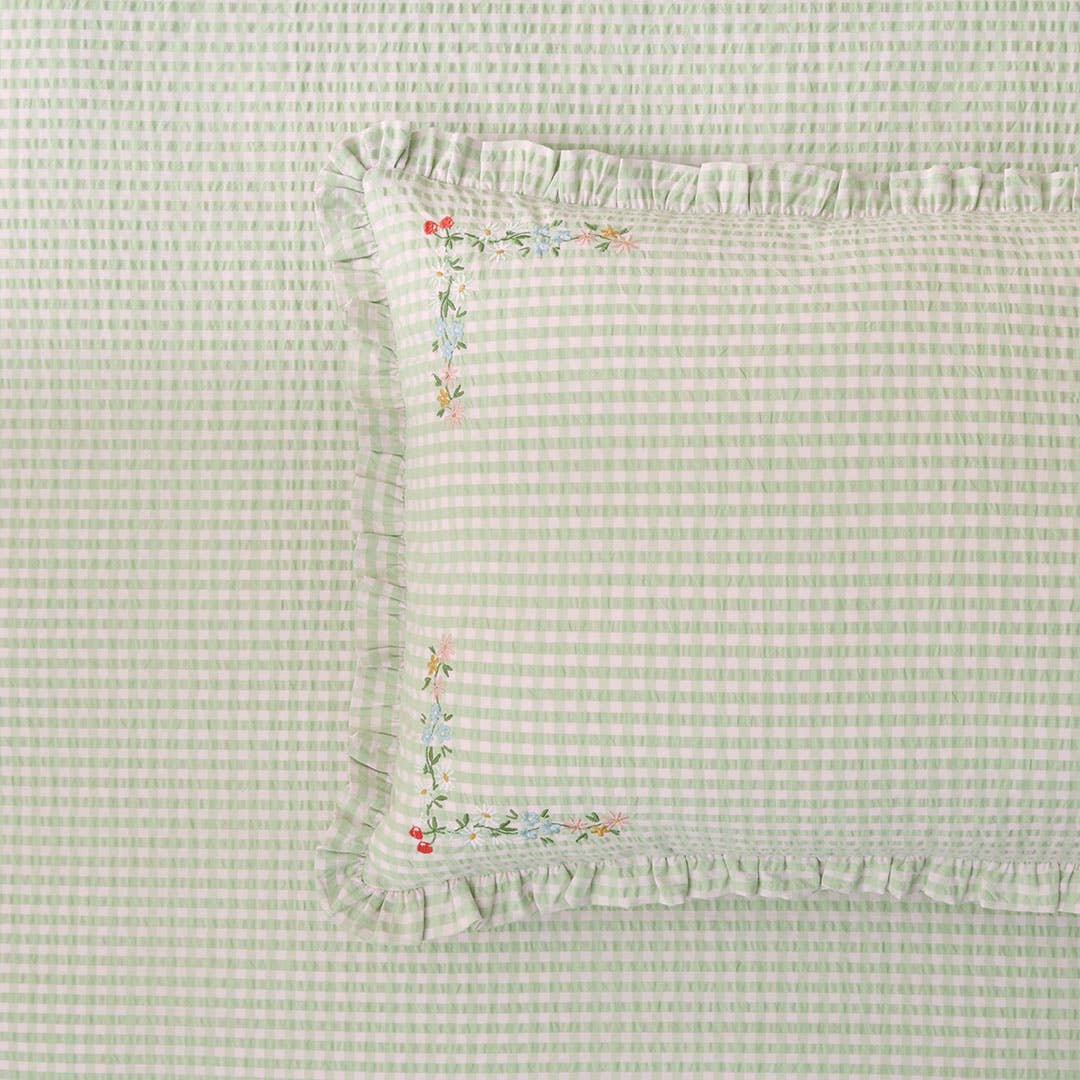 https://s3-ap-southeast-2.amazonaws.com/fusionfactory.commerceconnect.bbnt.production/pim_media/000/212/566/M_F_W26_Bedlinen_BOP_GIA_QQC_Detail_02_SI.jpg?1776147210