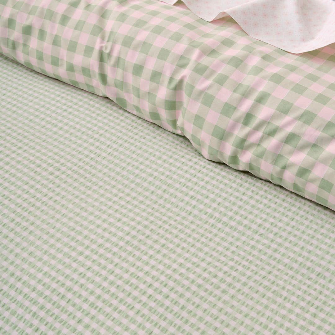 https://s3-ap-southeast-2.amazonaws.com/fusionfactory.commerceconnect.bbnt.production/pim_media/000/212/572/M_F_W26_Bedlinen_BOP_GIA_QQC_Detail_SI.jpg?1776147211