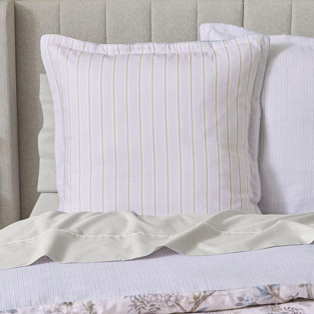 https://s3-ap-southeast-2.amazonaws.com/fusionfactory.commerceconnect.bbnt.production/pim_media/000/206/589/M_F_W26_Bedlinen_BOP_Genevieve_QQC_Euro_SI.jpg?1767326503