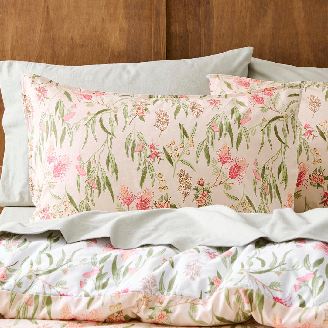 https://s3-ap-southeast-2.amazonaws.com/fusionfactory.commerceconnect.bbnt.production/pim_media/000/205/410/M_F_W26_Bedlinen_BOP_Grevillea_Reverse_QQC_Pillow_SI.jpg?1765325775