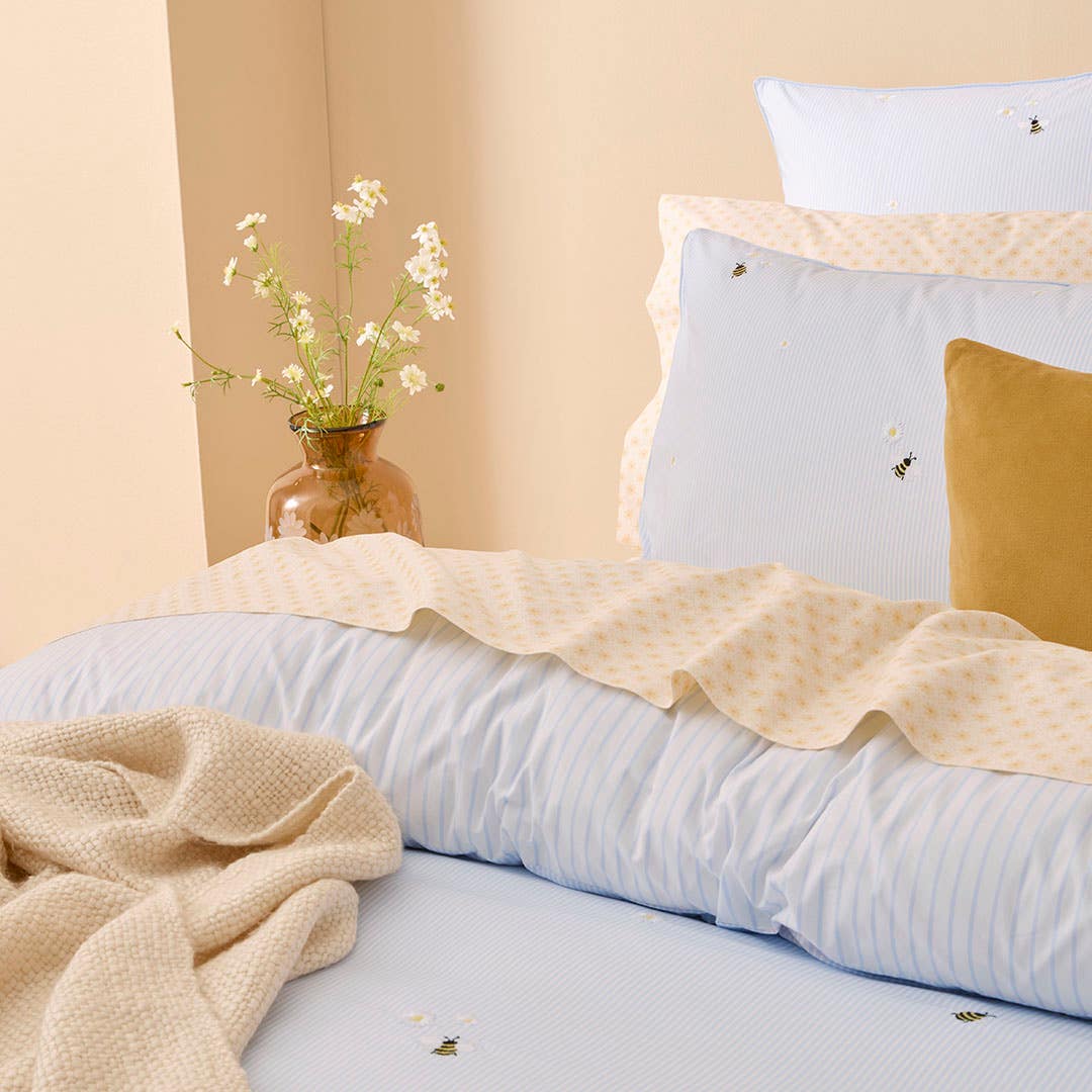 https://s3-ap-southeast-2.amazonaws.com/fusionfactory.commerceconnect.bbnt.production/pim_media/000/208/629/M_F_W26_Bedlinen_BOP_Honey_Embroidery_QQC_Marketing_SI.jpg?1770693855