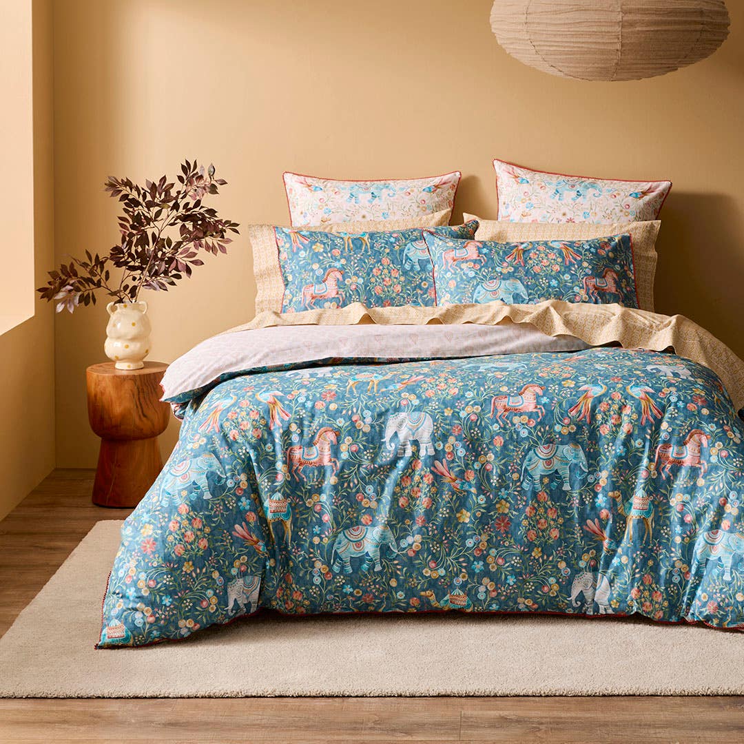 https://s3-ap-southeast-2.amazonaws.com/fusionfactory.commerceconnect.bbnt.production/pim_media/000/206/216/M_F_W26_Bedlinen_BOP_Ishara_QQC_V2_SI.jpg?1767142328