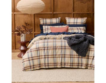 https://s3-ap-southeast-2.amazonaws.com/fusionfactory.commerceconnect.bbnt.production/pim_media/000/208/681/M_F_W26_Bedlinen_BOP_Jensen_QQC_SI.jpg?1770695094