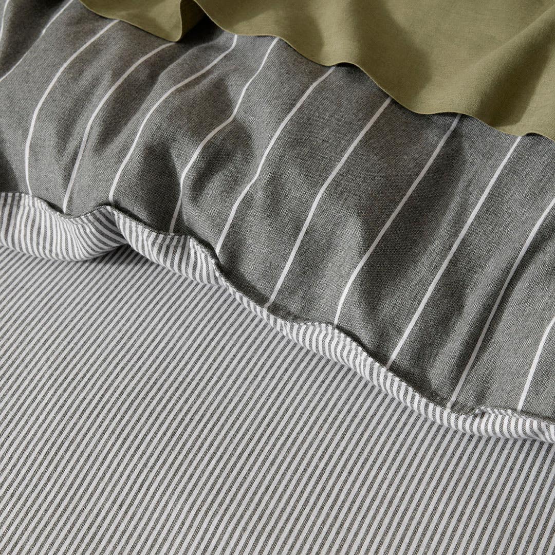 https://s3-ap-southeast-2.amazonaws.com/fusionfactory.commerceconnect.bbnt.production/pim_media/000/205/476/M_F_W26_Bedlinen_BOP_Lex-Charcoal_QQC_RV-Detail-1_SI.jpg?1765328774