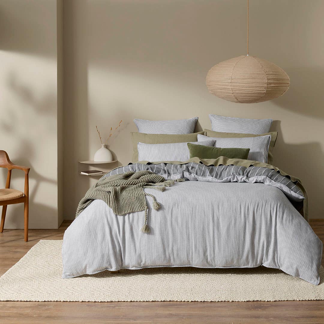 https://s3-ap-southeast-2.amazonaws.com/fusionfactory.commerceconnect.bbnt.production/pim_media/000/205/484/M_F_W26_Bedlinen_BOP_Lex-Charcoal_QQC_RV_SI.jpg?1765328777