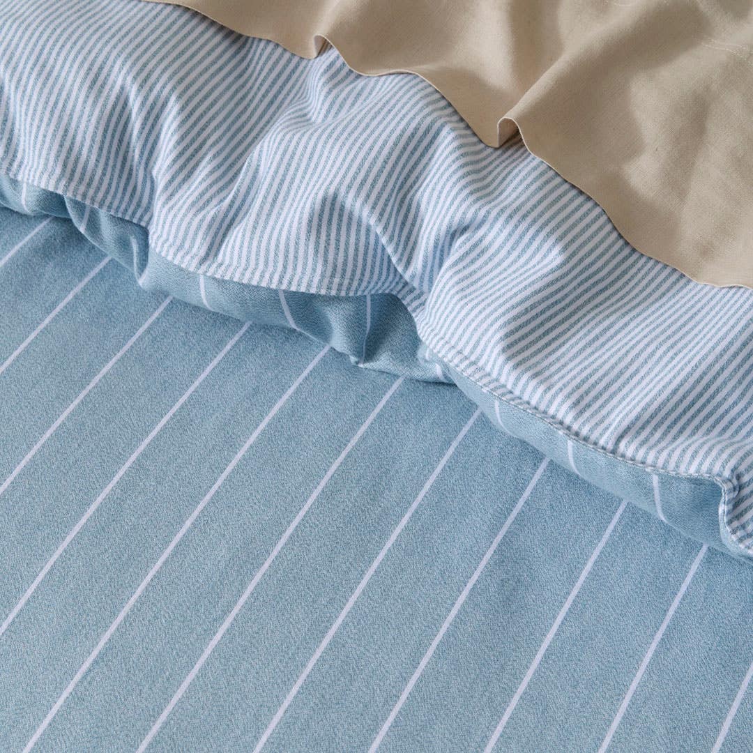 https://s3-ap-southeast-2.amazonaws.com/fusionfactory.commerceconnect.bbnt.production/pim_media/000/205/519/M_F_W26_Bedlinen_BOP_Lex-Smoke_Blue_QQC-Detail-1_SI.jpg?1765330107