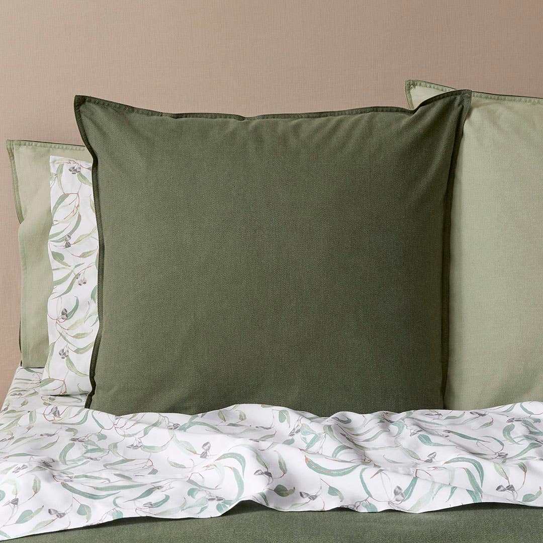 https://s3-ap-southeast-2.amazonaws.com/fusionfactory.commerceconnect.bbnt.production/pim_media/000/206/245/M_F_W26_Bedlinen_BOP_Lusso-Sage_Moss_QQC-Euro_SI.jpg?1767143357