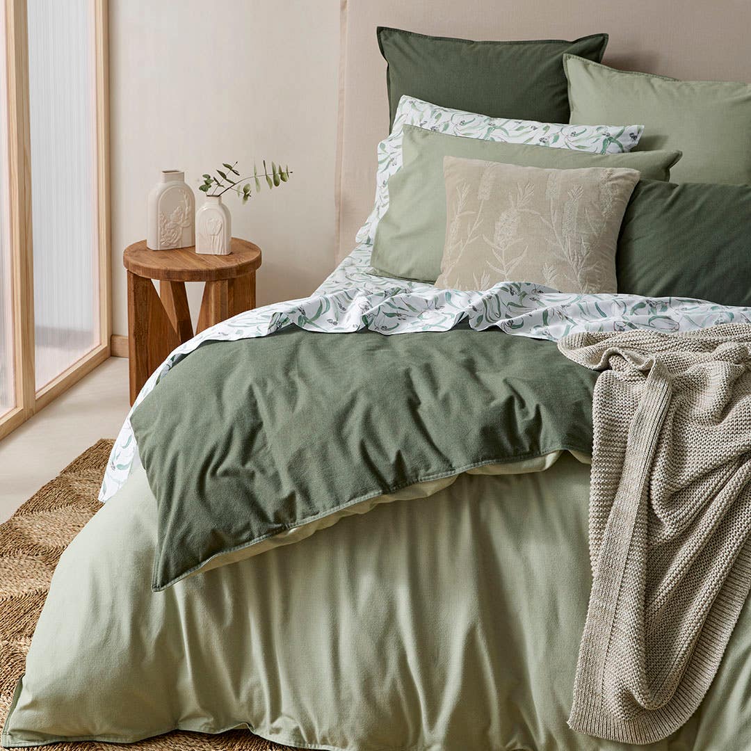 https://s3-ap-southeast-2.amazonaws.com/fusionfactory.commerceconnect.bbnt.production/pim_media/000/206/246/M_F_W26_Bedlinen_BOP_Lusso-Sage_Moss_QQC-Marketing_SI.jpg?1767143357