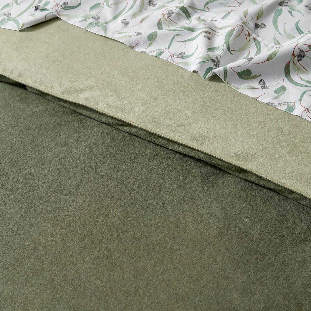 https://s3-ap-southeast-2.amazonaws.com/fusionfactory.commerceconnect.bbnt.production/pim_media/000/206/249/M_F_W26_Bedlinen_BOP_Lusso-Sage_Moss_QQC_Detail-1_SI.jpg?1767143357