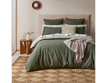 https://s3-ap-southeast-2.amazonaws.com/fusionfactory.commerceconnect.bbnt.production/pim_media/000/206/251/M_F_W26_Bedlinen_BOP_Lusso-Sage_Moss_QQC_SI.jpg?1767143358