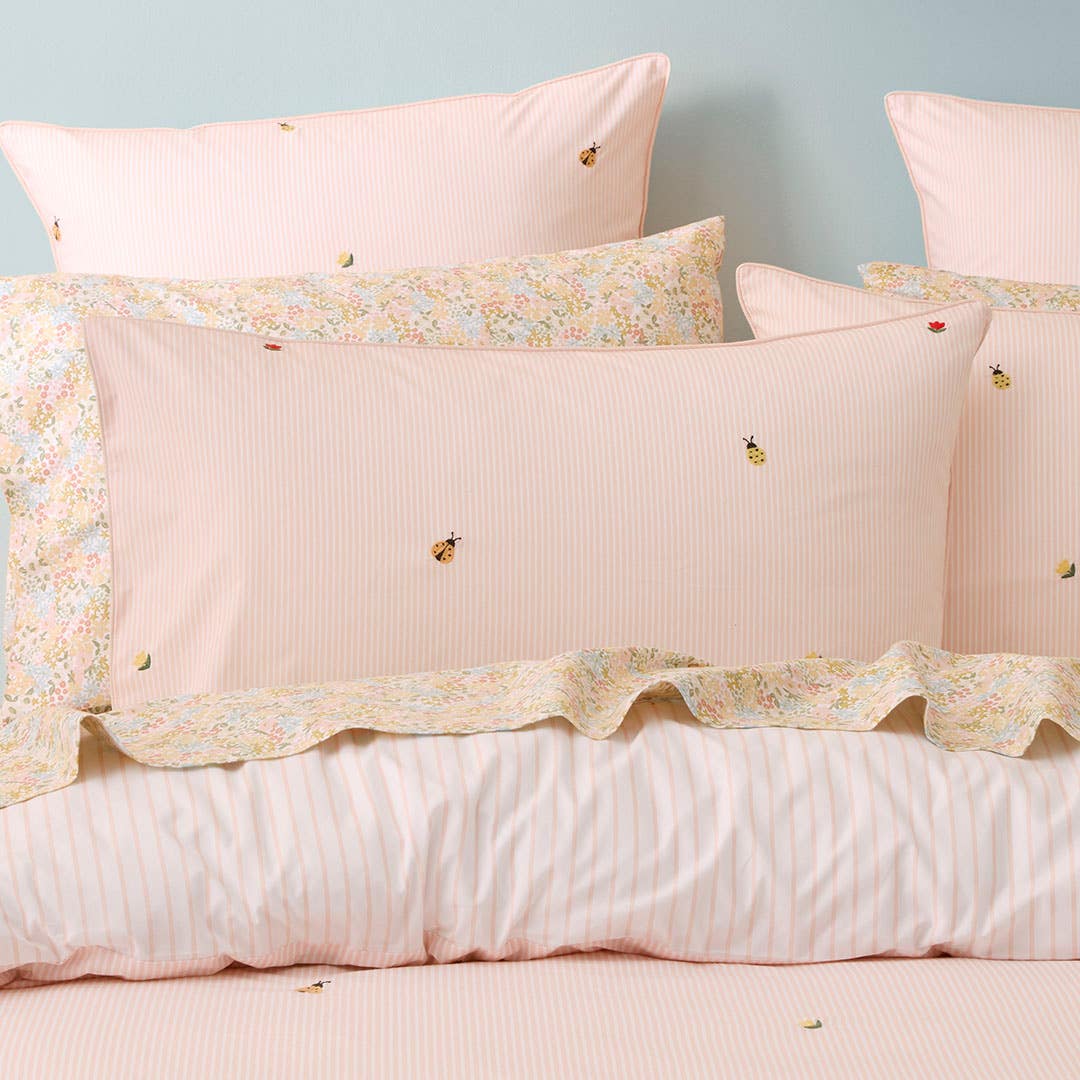 https://s3-ap-southeast-2.amazonaws.com/fusionfactory.commerceconnect.bbnt.production/pim_media/000/209/020/M_F_W26_Bedlinen_BOP_Maddie_Embroidery_QQC_Pillow_SI.jpg?1770766621