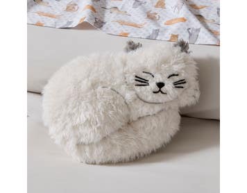 https://s3-ap-southeast-2.amazonaws.com/fusionfactory.commerceconnect.bbnt.production/pim_media/000/206/349/M_F_W26_Bedlinen_BOP_Ruth_QQC_Cat_Cushion_SI.jpg?1767153154